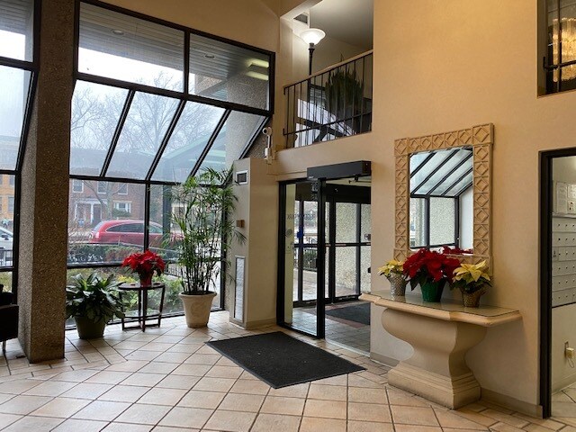 1731 Beacon St, Unit 711 in Brookline, MA - Building Photo - Building Photo