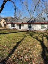 1225 W Hanna St in Denison, TX - Building Photo