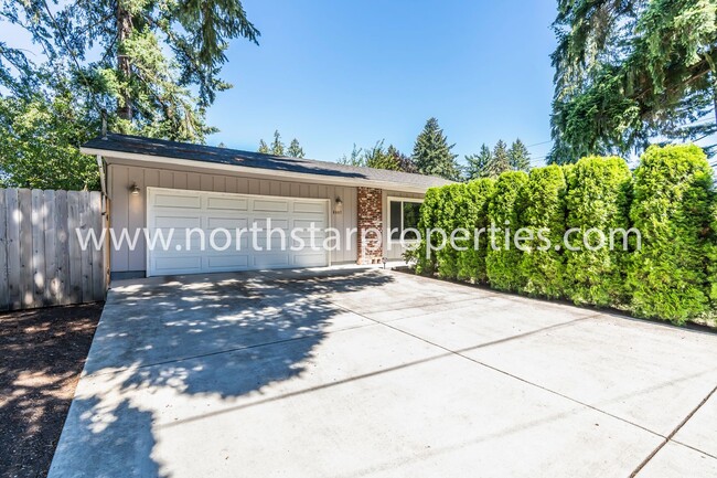 8007 SW Kensington Rd in Portland, OR - Building Photo - Building Photo