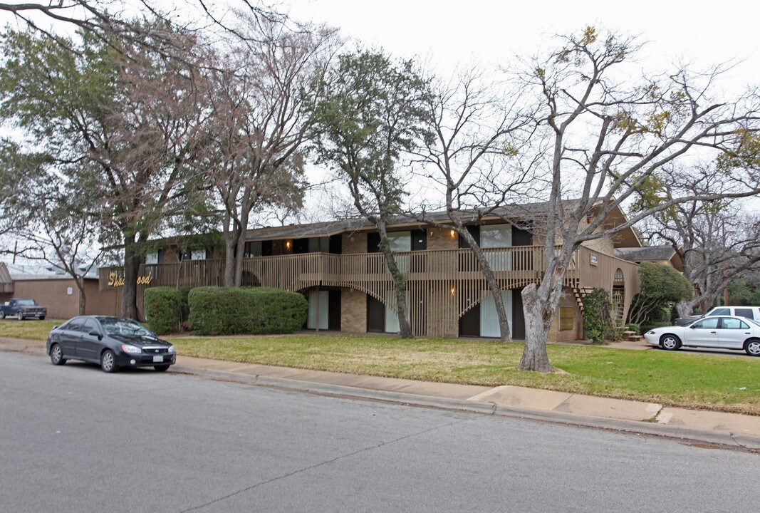 Shadywood Apartments in Irving, TX - Foto de edificio