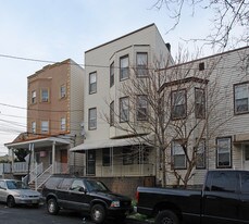 45 W 54th St in Bayonne, NJ - Building Photo