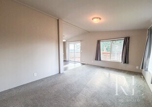 3619 W D St in Bremerton, WA - Building Photo - Building Photo