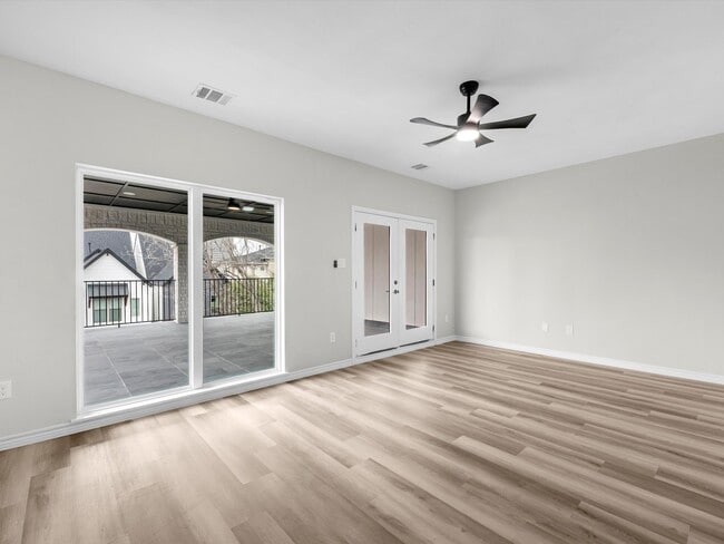 property at 1319 W Bell St