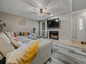 301 Deerpoint Dr in Hendersonville, TN - Foto de edificio - Building Photo