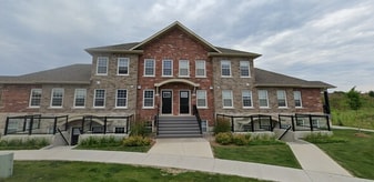 480 Lonsberry Dr in Cobourg, ON - Building Photo