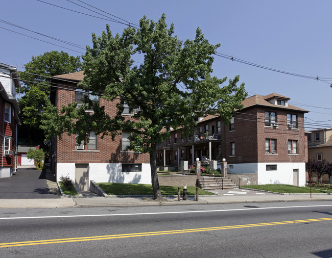 395-397 Victory Blvd in Staten Island, NY - Building Photo - Building Photo