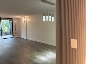 3660 NE 166th St in North Miami Beach, FL - Building Photo - Building Photo