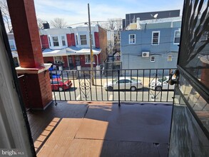 709 S 56th St in Philadelphia, PA - Foto de edificio - Building Photo