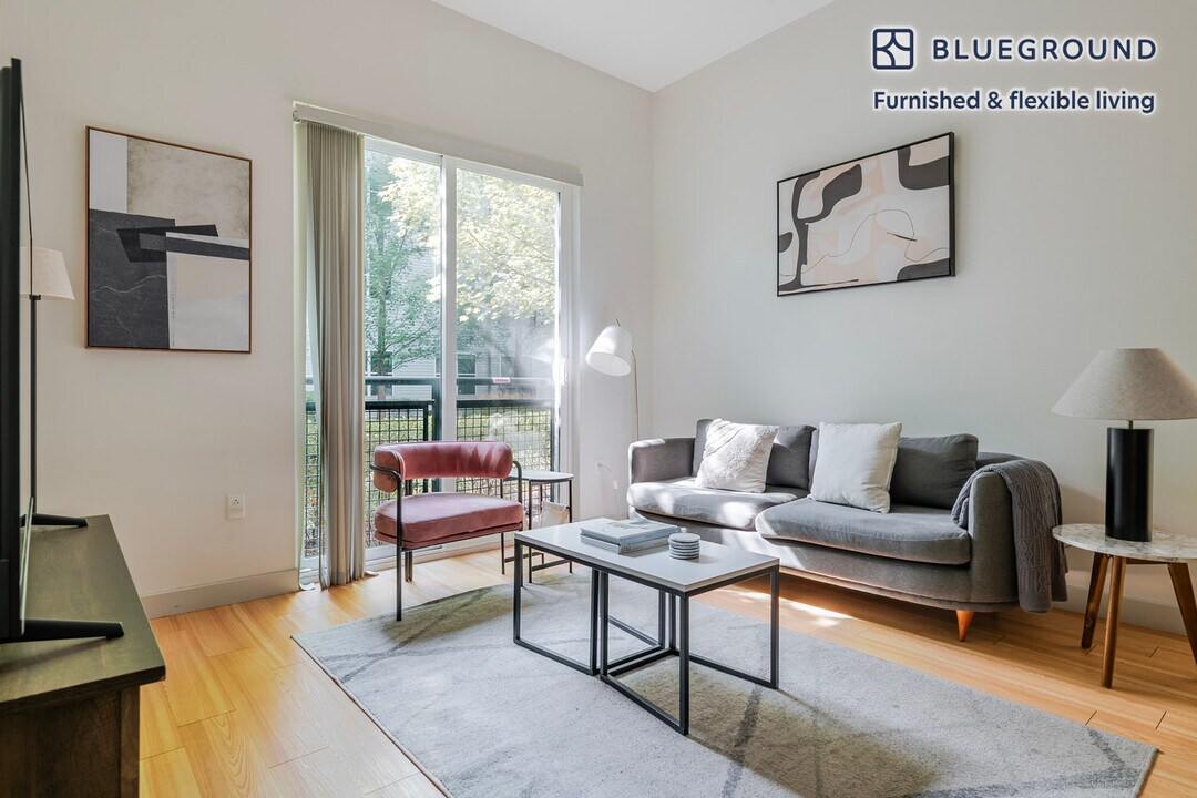 320 D St in Boston, MA - Building Photo