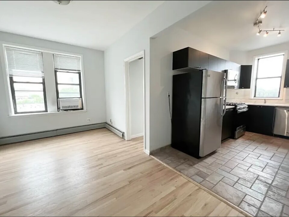 3707 36th Ave, Unit 3 in Long Island City, NY - Foto de edificio