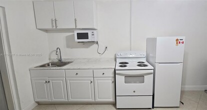 1401 NW 79th Terrace in Pembroke Pines, FL - Building Photo - Building Photo