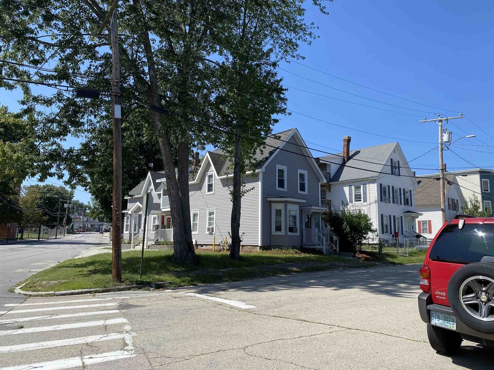 77 Ferry St in Manchester, NH - Building Photo