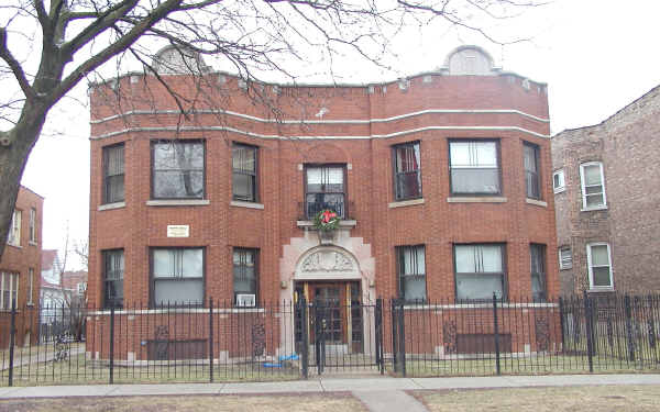 5705 W Huron St in Chicago, IL - Foto de edificio