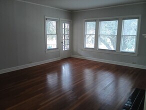 109 W Norwood Ct in San Antonio, TX - Building Photo - Building Photo