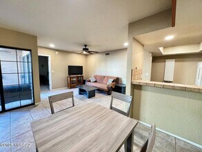 4281 N River Grove Cir in Tucson, AZ - Foto de edificio - Building Photo