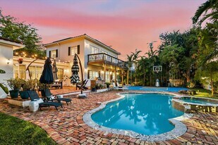 9636 NE 5th Avenue Rd in Miami Shores, FL - Building Photo