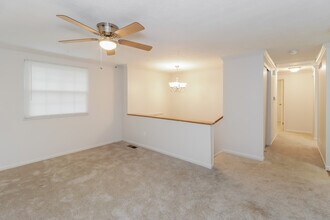 10004 Fernhaven Ct in Cincinnati, OH - Foto de edificio - Building Photo