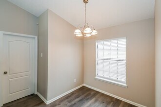 596 Artesian Ln in Orange Park, FL - Foto de edificio - Building Photo