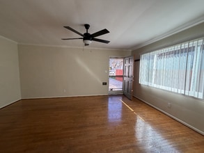 128 W Rosslynn Ave, Unit 128 in Fullerton, CA - Foto de edificio - Building Photo