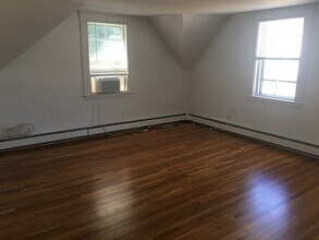 22 Sweetser St in Wakefield, MA - Foto de edificio - Building Photo