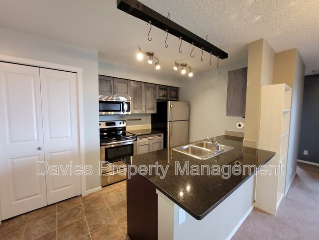 5390 Chappelle Rd SW in Edmonton, AB - Building Photo - Building Photo