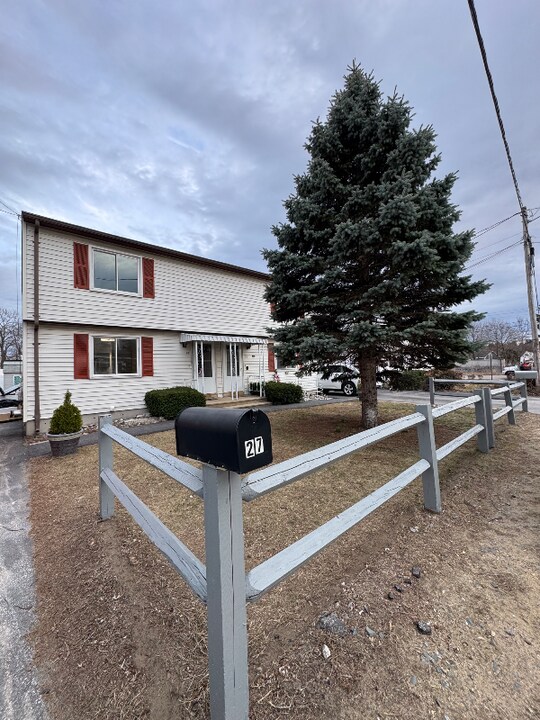 27 Hampton St in Manchester, NH - Building Photo