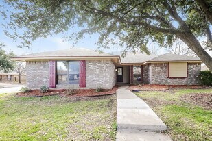 2609 S Meadow Dr in Fort Worth, TX - Building Photo