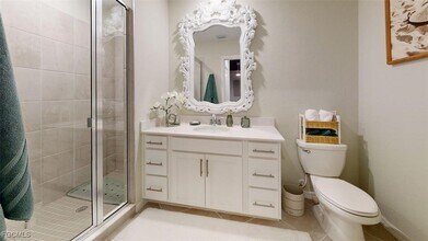 15275 Grn Acrs Ave, Unit 323 in Punta Gorda, FL - Foto de edificio - Building Photo