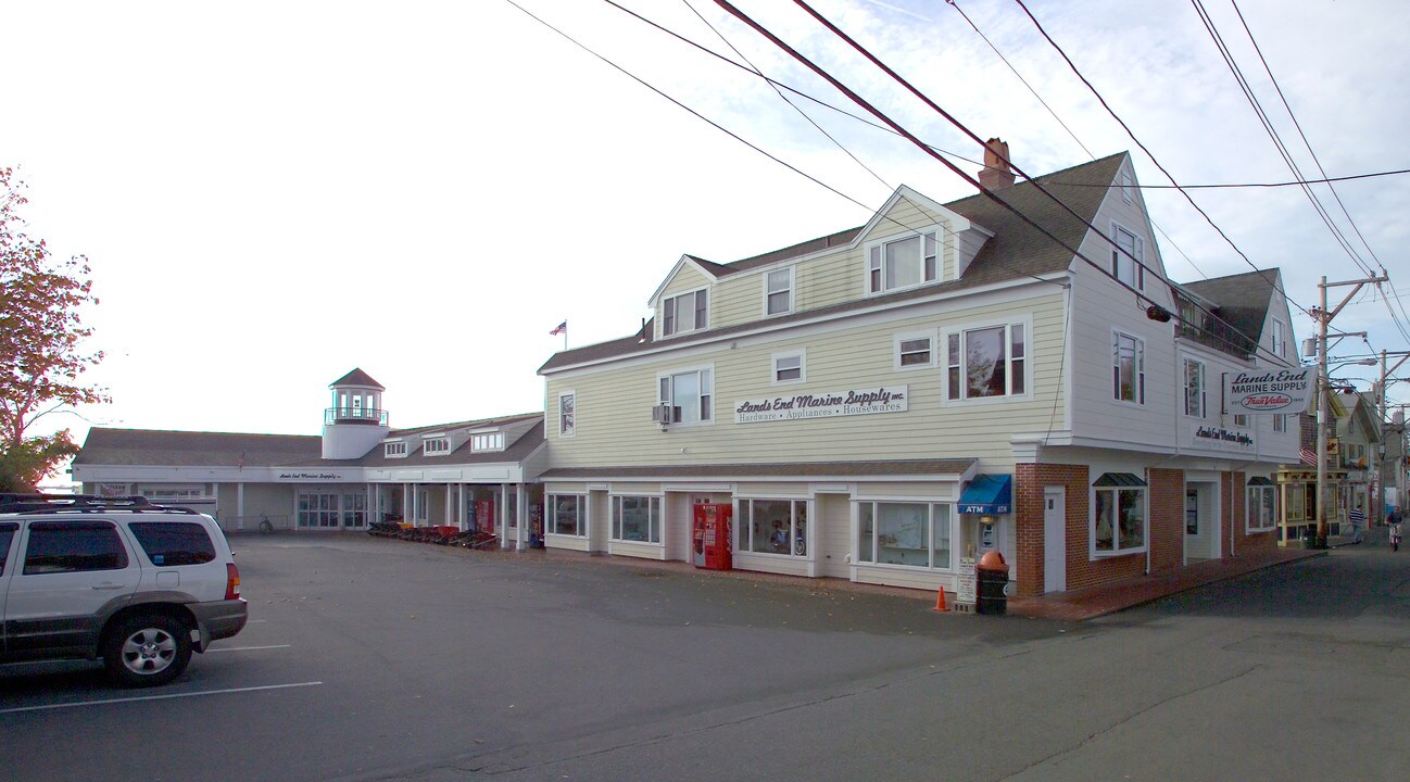 337 Commercial St in Provincetown, MA - Building Photo