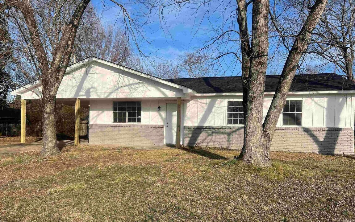 9605 Wilderness Rd in Little Rock, AR - Building Photo