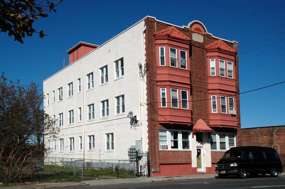 811-813 Baltic Ave in Atlantic City, NJ - Building Photo