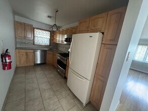 248 Columbia Ave, Unit Floor 2 in Jersey City, NJ - Building Photo - Building Photo