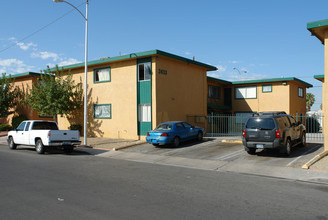 Mountain View Apartments in North Las Vegas, NV - Building Photo - Building Photo