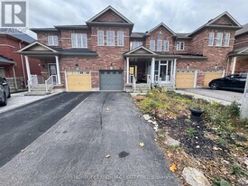 68 Hawkes Dr in Richmond Hill, ON - Building Photo