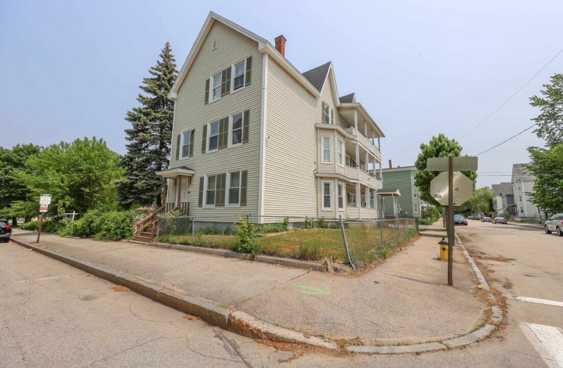 179 Pine St, Unit 2 in Manchester, NH - Building Photo