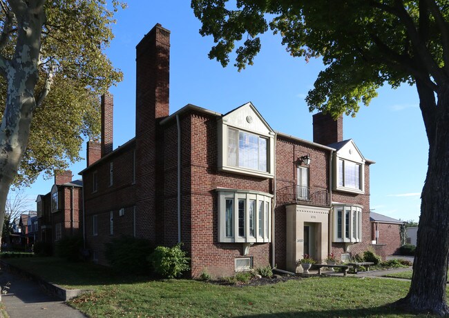 3000 W Broad St in Columbus, OH - Building Photo - Building Photo