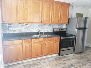 346 Day Ave SW, Unit Apt#B in Roanoke, VA - Building Photo - Building Photo