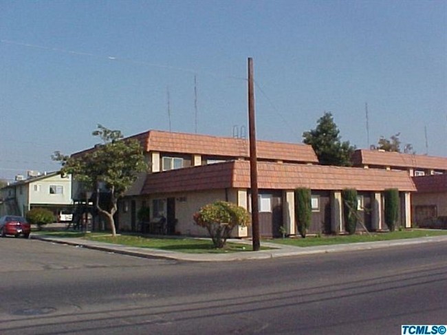 The Murray Apartments in Visalia, CA - Building Photo - Building Photo