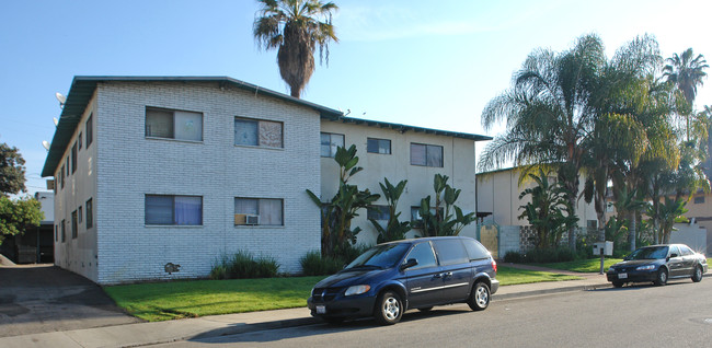 425 Anderwood Ct in Pomona, CA - Foto de edificio - Building Photo