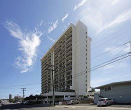 McCully Villa in Honolulu, HI - Building Photo - Building Photo