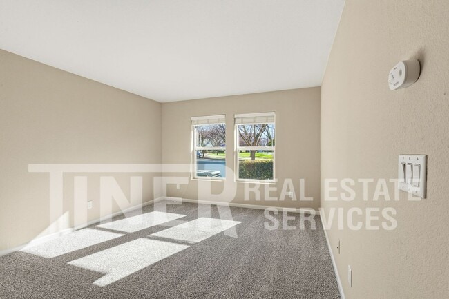 10824 Atherstone Dr in Rancho Cordova, CA - Foto de edificio - Building Photo