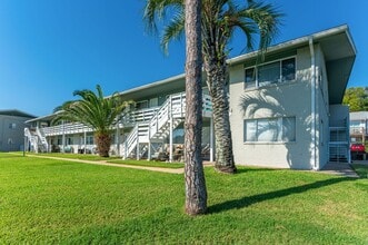 726 Eglin Pkwy NE in Fort Walton Beach, FL - Foto de edificio - Building Photo