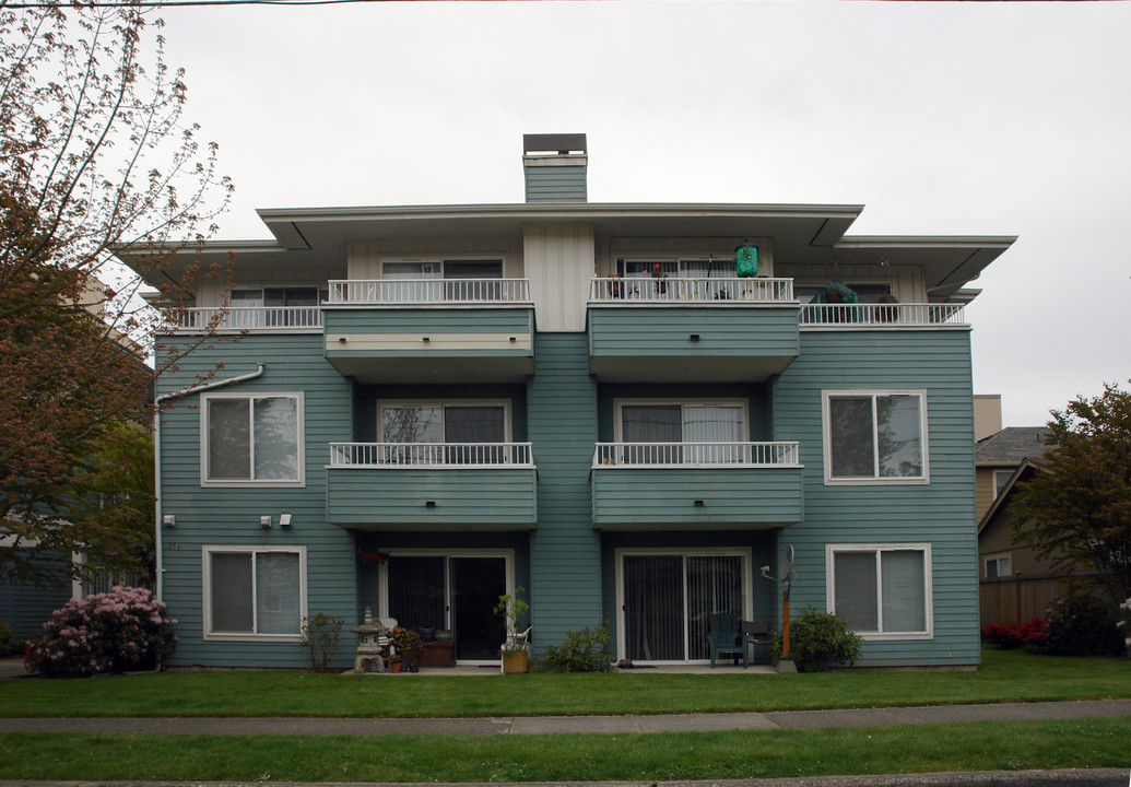 Oaklake Apartments in Seattle, WA - Foto de edificio