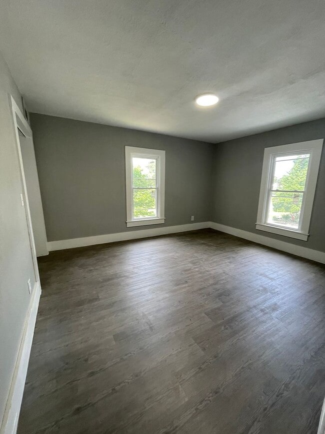 property at 106 S Illinois St