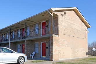 Thorobred Apartments in Louisville, KY - Building Photo - Building Photo