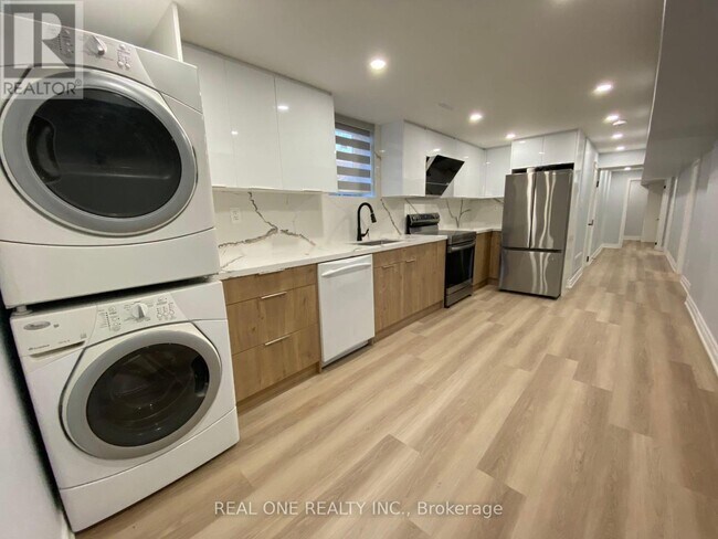 1186 Shadeland Dr in Mississauga, ON - Building Photo - Building Photo