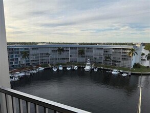 1537 E Hillsboro Blvd in Deerfield Beach, FL - Building Photo - Building Photo