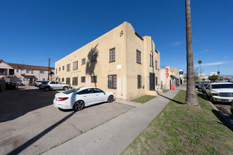 6417 S Vermont Ave in Los Angeles, CA - Building Photo - Building Photo