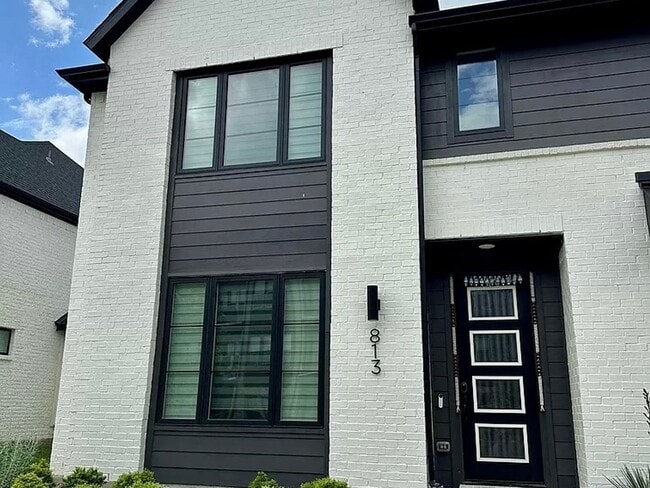 813 Crystal Oak Ln