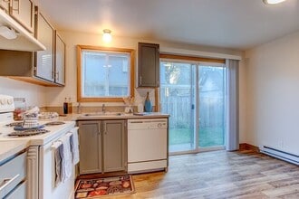 740 SE Cedar St in Hillsboro, OR - Building Photo - Building Photo